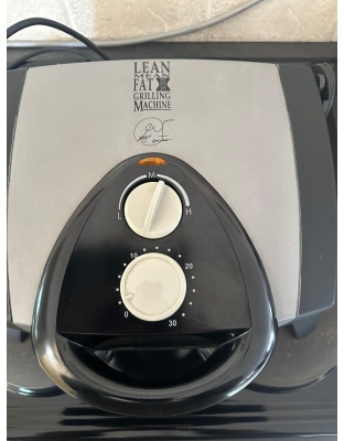 George Forman Lean mean fat grilling Machine
