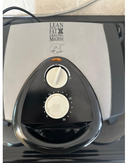 George Forman Lean mean fat grilling Machine